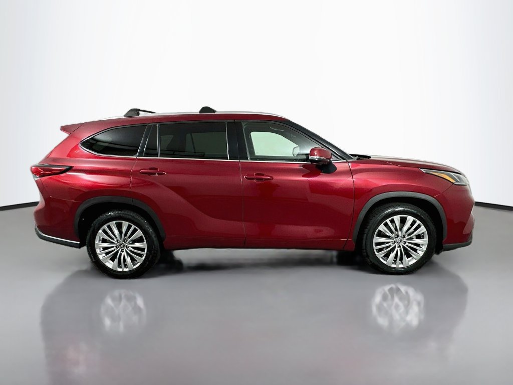 Certified 2023 Toyota Highlander Platinum FWD image 4