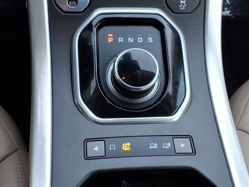 Used 2017 Land Rover Range Rover Evoque SE image 12