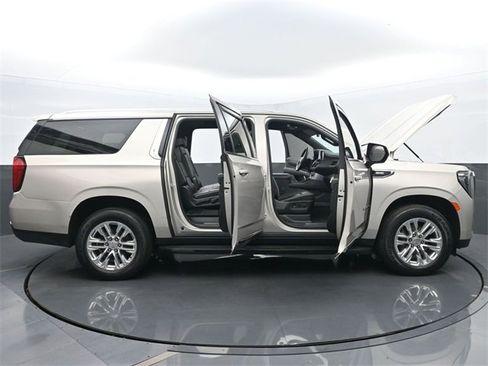 Used 2023 GMC Yukon XL SLT image 59