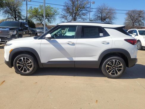 New 2026 Chevrolet TrailBlazer LT FWD image 2
