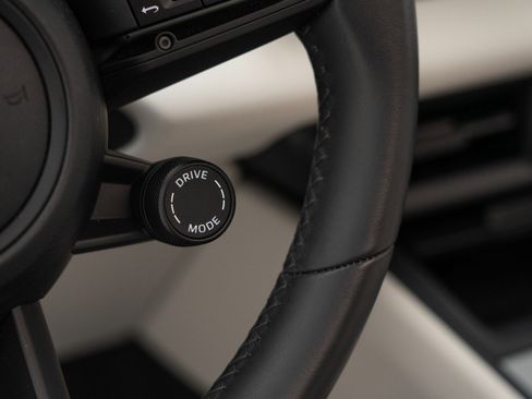 Used 2024 Porsche Macan 4 Electric image 28