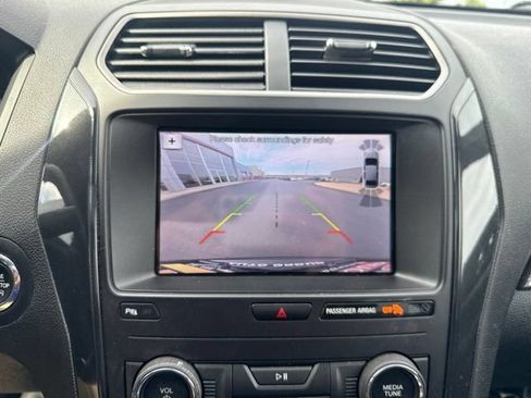 Used 2019 Ford Explorer XLT w/ Equipment Group 202A FWD image 22