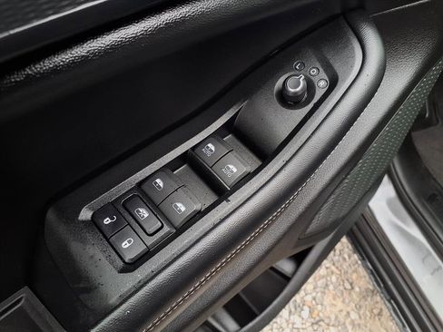 Used 2024 Jeep Grand Cherokee Laredo image 17