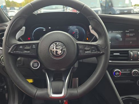 Used 2024 Alfa Romeo Giulia Veloce image 7