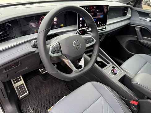 New 2026 Volkswagen Tiguan SE R-Line image 9