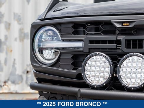 Used 2025 Ford Bronco Badlands AWD/4WD image 10