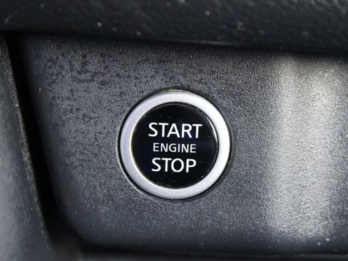 Used 2023 Nissan Rogue S image 33