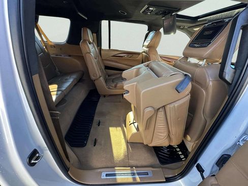 Used 2017 Cadillac Escalade ESV Platinum image 35