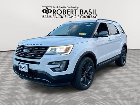 Used 2017 Ford Explorer XLT w/ Equipment Group 202A AWD/4WD image 1