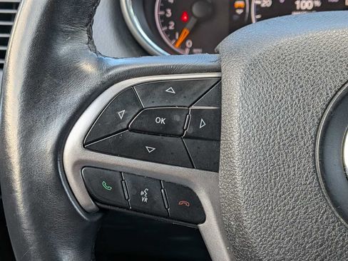 Used 2018 Jeep Grand Cherokee Laredo AWD/4WD image 21