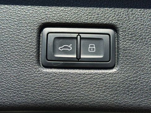 Used 2025 Audi Q7 3.0T Prestige image 13