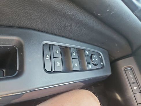 Used 2024 Nissan Pathfinder SV FWD image 19