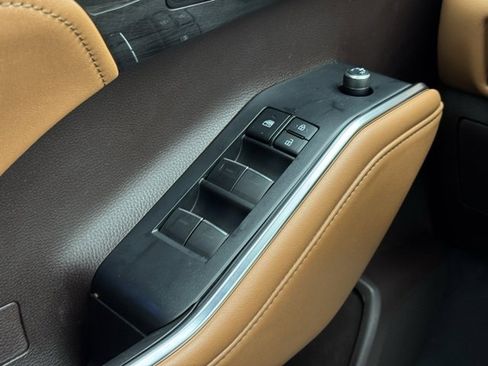 Certified 2022 Toyota Highlander Platinum image 37