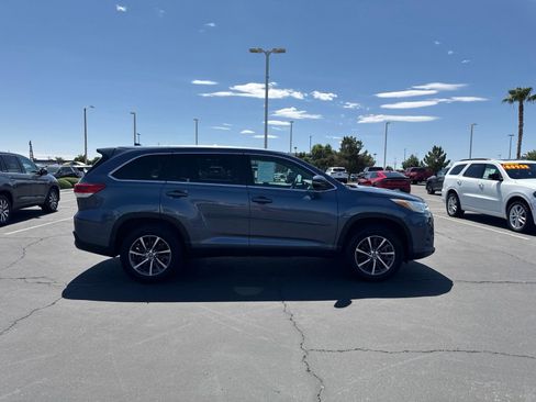 Used 2019 Toyota Highlander XLE FWD image 4