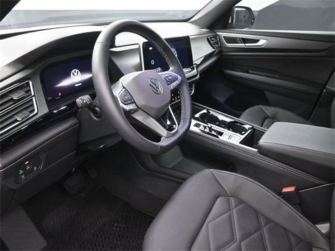 Certified 2024 Volkswagen Atlas Cross Sport SE image 18