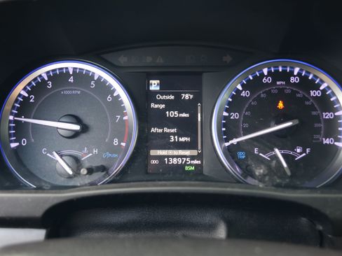 Used 2019 Toyota Highlander XLE FWD image 16