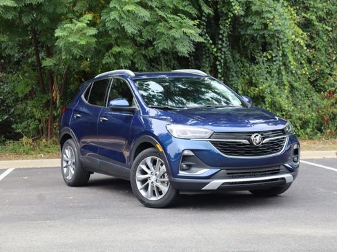 Used 2023 Buick Encore GX Essence w/ Experience Buick Package FWD image 2