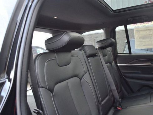 New 2025 Jeep Grand Cherokee Limited image 36