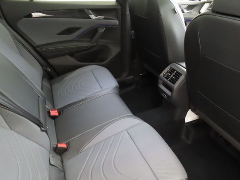 New 2026 Volkswagen Tiguan SE R-Line FWD image 25