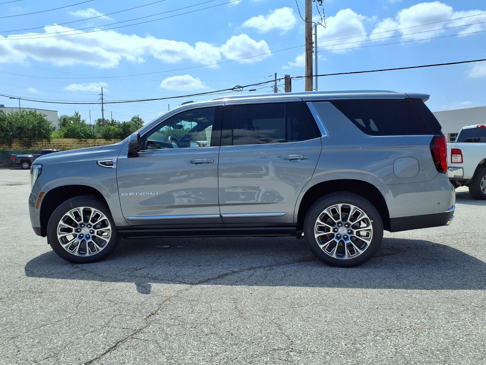 New 2026 GMC Yukon Denali w/ Denali Reserve Package AWD/4WD image 25