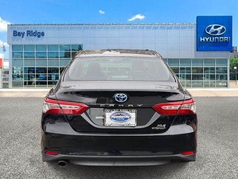 Used 2018 Toyota Camry XLE image 5
