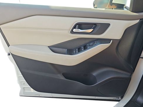 Used 2021 Nissan Rogue SV w/ Premium Package FWD image 25