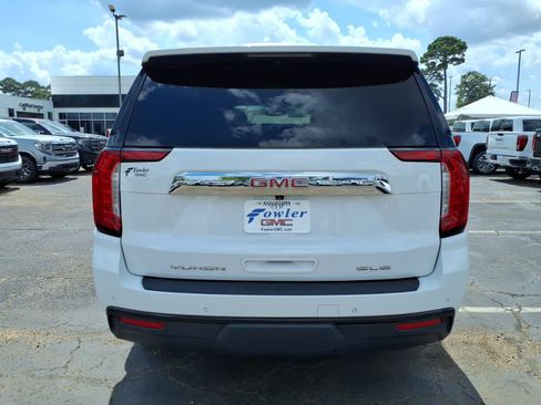 Used 2022 GMC Yukon SLE AWD/4WD image 4