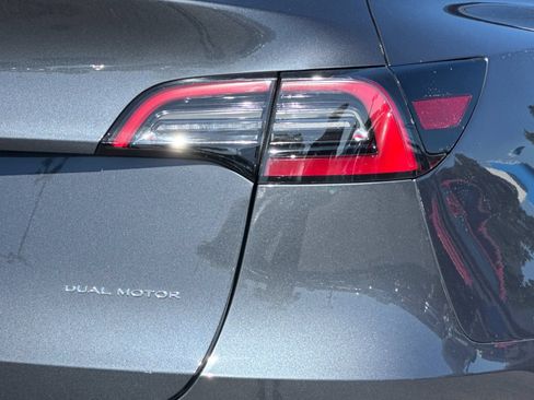 Used 2022 Tesla Model Y Long Range AWD/4WD image 25