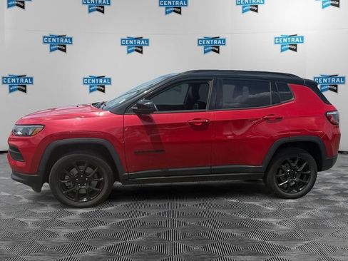 Used 2023 Jeep Compass Latitude w/ Sun and Sound Group AWD/4WD image 3