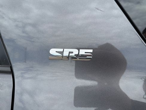 Used 2019 Toyota 4Runner SR5 AWD/4WD image 23