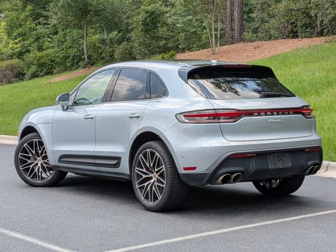 Certified 2022 Porsche Macan S AWD/4WD image 3
