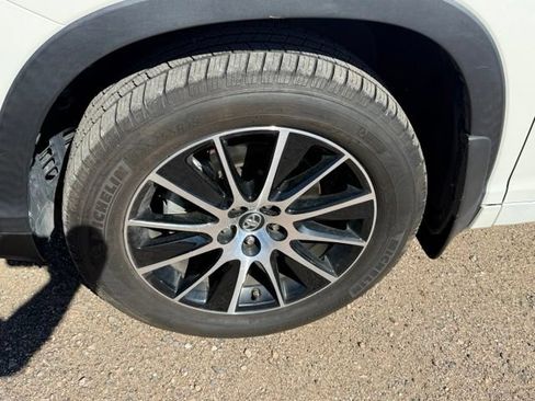 Used 2018 Toyota Highlander SE AWD/4WD image 10