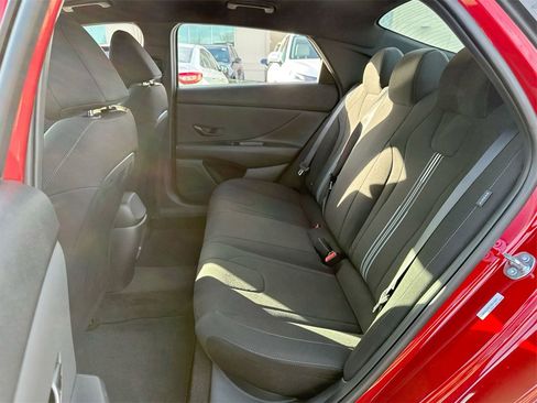 New 2025 Hyundai Elantra SEL image 24