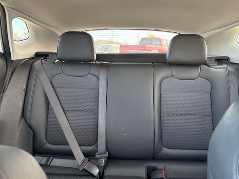 Used 2025 Chevrolet Trax LT w/ LT Convenience Package image 39