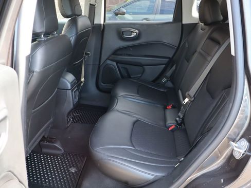 Used 2018 Jeep Compass Latitude w/ Popular Equipment Group FWD image 31