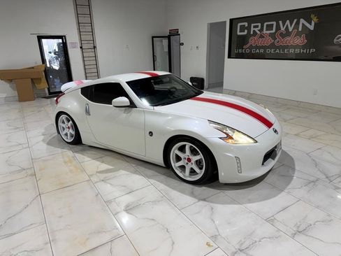 Used 2017 Nissan 370Z Coupe RWD image 3