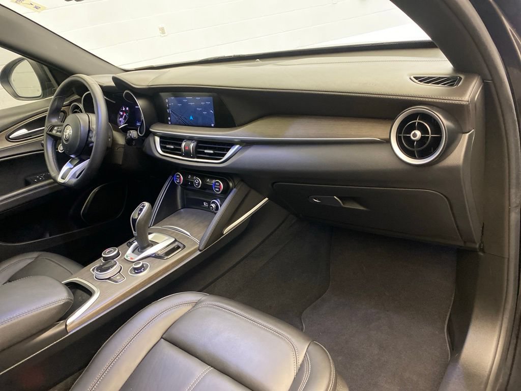 Used 2022 Alfa Romeo Stelvio Ti AWD/4WD image 25