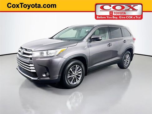 Used 2019 Toyota Highlander XLE image 1