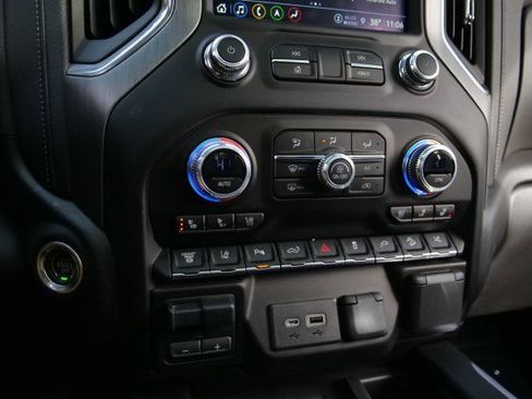 Used 2023 GMC Sierra 2500 Denali w/ Denali Black Diamond Edition image 18