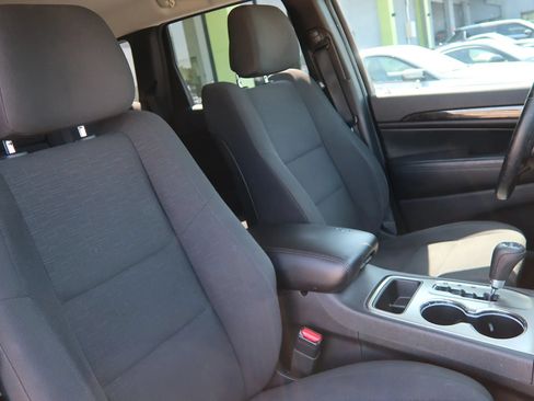 Used 2012 Jeep Grand Cherokee Laredo w/ Laredo E Group AWD/4WD image 26