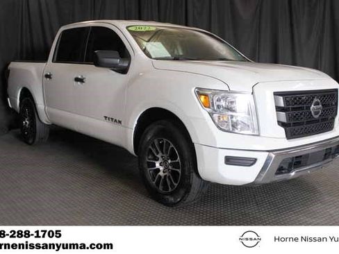Used 2022 Nissan Titan SV image 1