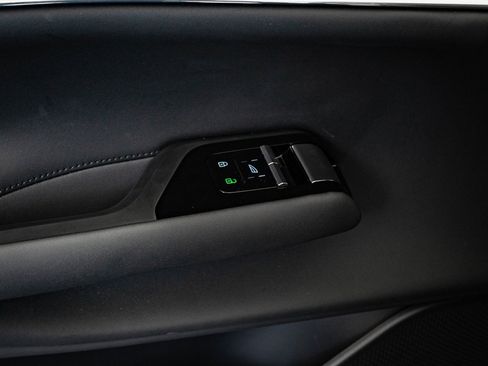 Used 2025 Volvo EX90 Plus image 25