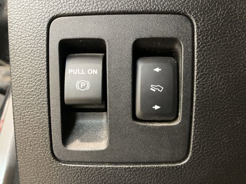 Used 2018 Ford F150 Lariat w/ Equipment Group 502A Luxury AWD/4WD image 19