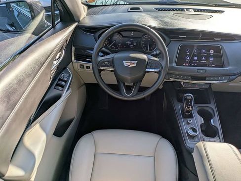 Certified 2023 Cadillac XT4 Premium Luxury image 17