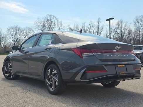 New 2026 Hyundai Elantra Limited FWD image 14