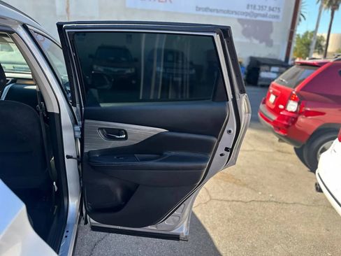 Used 2018 Nissan Murano SV image 31