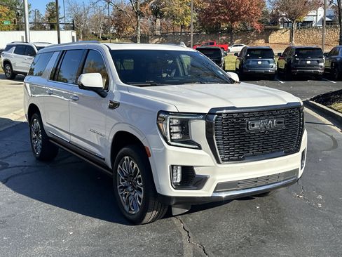 Certified 2023 GMC Yukon XL Denali Ultimate image 3