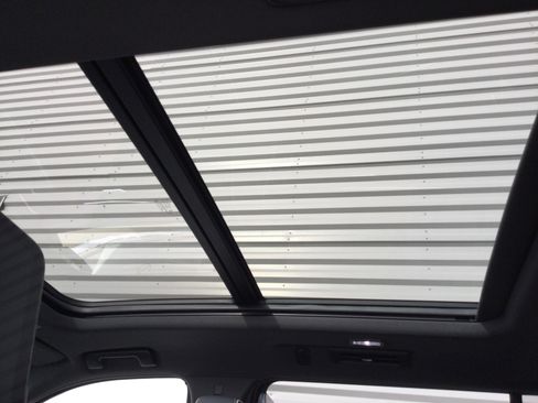 New 2026 Chevrolet Suburban Premier image 9