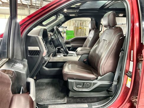 Used 2017 Ford F150 Platinum w/ Equipment Group 701A Luxury image 11