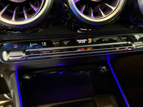 Used 2021 Mercedes-Benz GLB 250 w/ Premium Package image 31